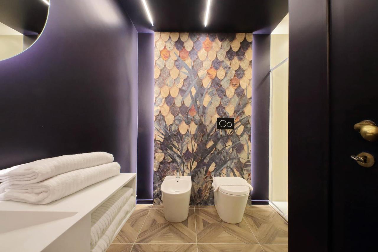 Ych-Butterfly Flat Close Trevi Fountain Roma Esterno foto